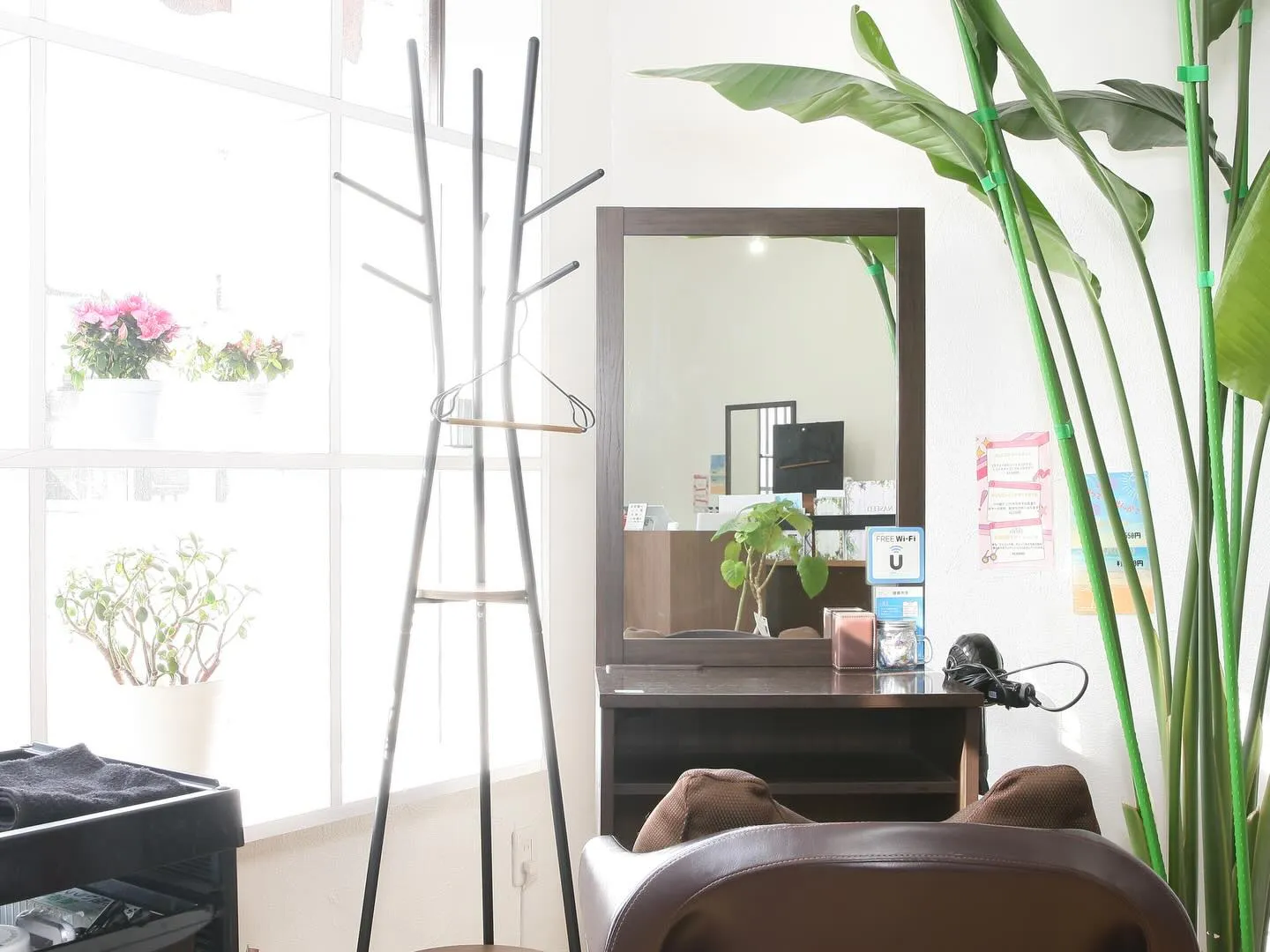 こんにちは✨素敵なスタイルを求めている皆さん、理容院/美容院...